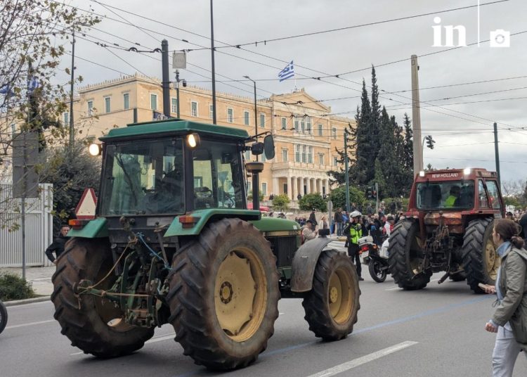 «Χωρίς αγρότες δεν υπάρχει ζωή»: Στην Αθήνα οι αγρότες – Στο Σύνταγμα παραμείνουν τα τρακτέρ