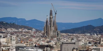 Μετά από 144 χρόνια εργασιών τοποθετήθηκε το τελευταίο κομμάτι της Σαγράδα Φαμίλια: Τι απομένει για την ολοκλήρωσή της