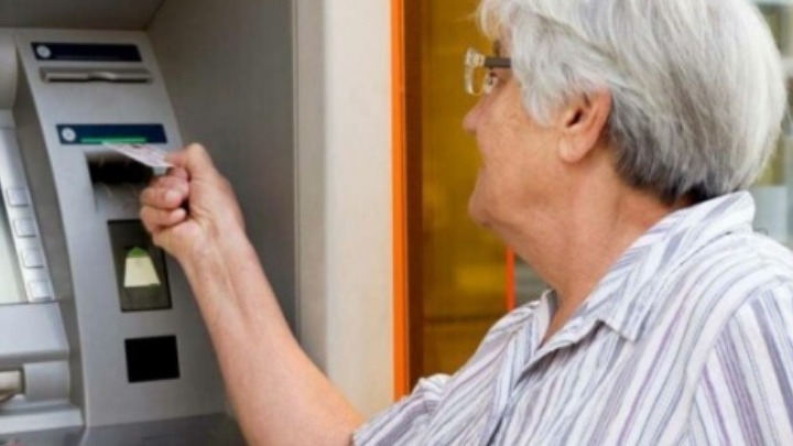 Συντάξεις: “Φιλοδώρημα” περίπου 18 ευρώ τον μήνα …έκρυβαν οι αυξήσεις που διαφήμιζε η κυβέρνηση