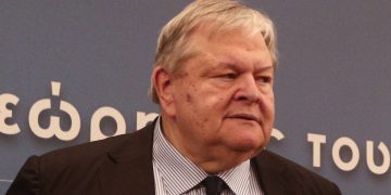 Επίθεση Ε.Βενιζέλου στη κυβέρνηση της ΝΔ για το άρθρο 86 και την ευθύνη υπουργών