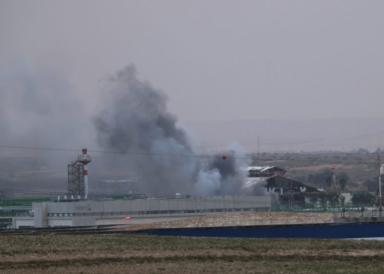 Φρουροί της Επανάστασης: Επιθέσεις σε αμερικανικές εταιρείες από αύριο – Τραμπ: Τα Στενά του Ορμούζ θα ανοίξουν αυτόματα