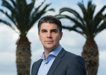 Ο Αγγελόπουλος της Aldemar ενδιαφέρεται για την αξιοποίηση του αεροδρομίου Αράξου