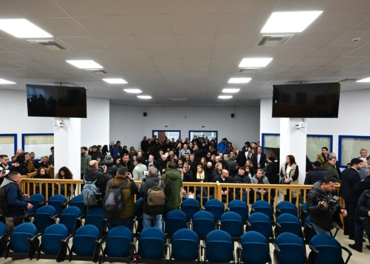 Αποκάλυψη: Πώς έφτασε να κοστίσει πάνω από 1,6 εκατ. ευρώ η αίθουσα της δίκης των Τεμπών