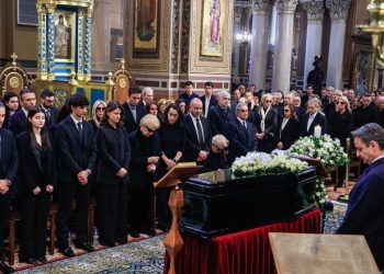 Η Ελλάδα αποχαιρέτησε τη Μαρινέλλα – Συγκλονιστικοί οι επικήδειοι από Χαρούλα Αλέξιου και Γιώργο Νταλάρα