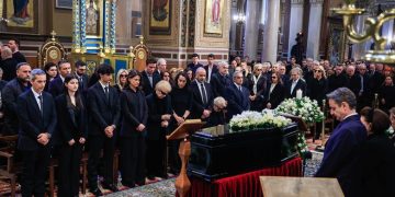 Η Ελλάδα αποχαιρέτησε τη Μαρινέλλα – Συγκλονιστικοί οι επικήδειοι από Χαρούλα Αλέξιου και Γιώργο Νταλάρα