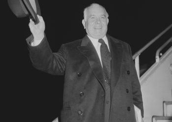 Σπύρος Σκούρας: Ο γιός ενός βοσκού από την Ηλεία που έγινε ο πρωτοπόρος παραγωγός ταινιών του Hollywood