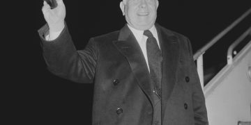 Σπύρος Σκούρας: Ο γιός ενός βοσκού από την Ηλεία που έγινε ο πρωτοπόρος παραγωγός ταινιών του Hollywood