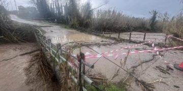 Λαντζόϊ: Εγκαθίσταται προκατασκευασμένη κατασκευή στη ζημιά της γέφυρας Ενιπέα