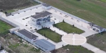 Ελλάδα: Κλέφτες ρομά είχαν σπίτι με …ελικοδρόμιο! Τεράστια πλούτη από απάτες