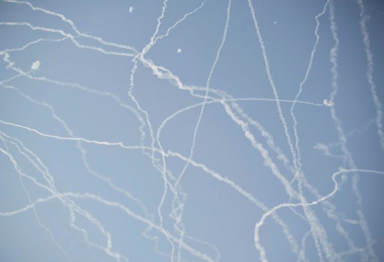 Το Ισραήλ σφυροκοπά την Τεχεράνη και προελαύνει στον Λίβανο – Ιρανικά drones και πύραυλοι κατά Άμπου Ντάμπι και Μπαχρέιν