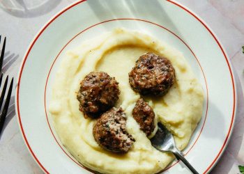 Κεφτέδες αρνίσιοι με μυρωδικά και ούζο