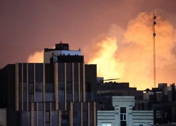 Οι κίνδυνοι για την ελληνική οικονομία από την ανάφλεξη μεταξύ ΗΠΑ-Ισραήλ και Ιράν