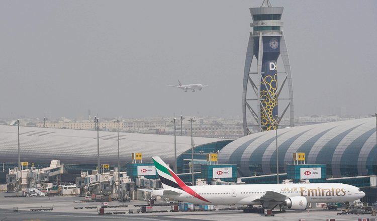 Τρόμος στο Ντουμπάι: Drones χτύπησαν το αεροδρόμιο λίγο πριν απογειωθεί πτήση με Έλληνες επιβάτες