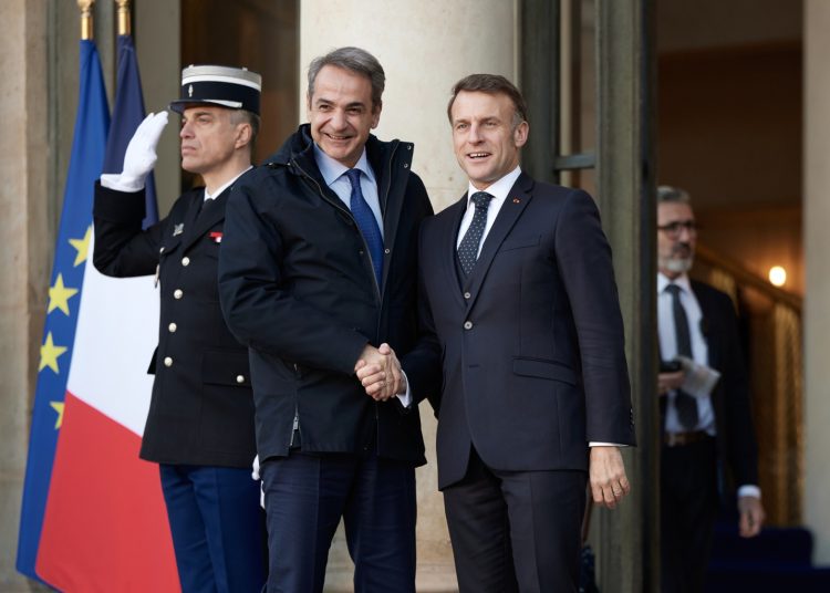 Έκτακτη συνάντηση Μητσοτάκη – Μακρόν αύριο στην Κύπρο με φόντο τη Μέση Ανατολή