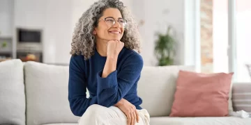 Ούτε στα 20 ούτε στα 50 – Αυτή είναι η ηλικία στην οποία είμαστε πραγματικά ευτυχισμένοι