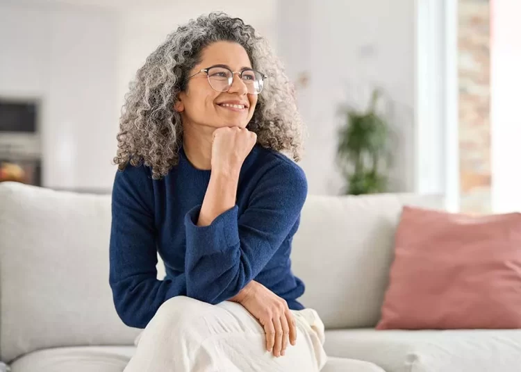 Ούτε στα 20 ούτε στα 50 – Αυτή είναι η ηλικία στην οποία είμαστε πραγματικά ευτυχισμένοι