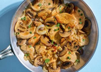 Κοτόπουλο με μανιτάρια και μπίρα