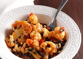 Κουνουπίδι γιαχνί με σταφίδες