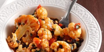 Κουνουπίδι γιαχνί με σταφίδες