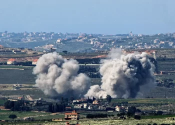 Θα συνεχίσουμε να ρίχνουμε πυραύλους για όσο χρειαστεί απαντά το Ιράν στον Τραμπ που απειλεί