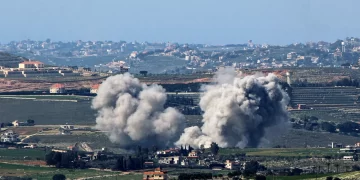 Θα συνεχίσουμε να ρίχνουμε πυραύλους για όσο χρειαστεί απαντά το Ιράν στον Τραμπ που απειλεί