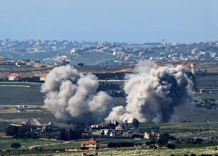 Θα συνεχίσουμε να ρίχνουμε πυραύλους για όσο χρειαστεί απαντά το Ιράν στον Τραμπ που απειλεί