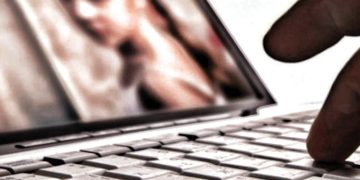 Πάτρα: Συνταξιούχος μαιευτήρας κατηγορείται για πορνογραφία