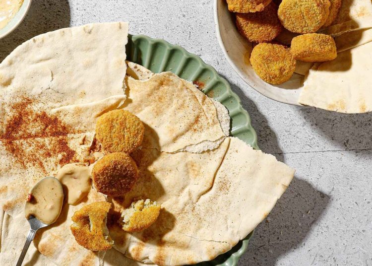 Ρεβυθοκεφτέδες με σάλτσα ταχινιού