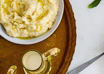 Σκορδαλιά: 11 συνταγές για το απαραίτητο πίατο της 25ης Μαρτίου