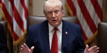 «Μας παραπλάνησε»: Έξαλλοι οι βουλευτές με τον Τραμπ, αποχώρησαν από απόρρητη ενημέρωση για το Ιράν στο Καπιτώλιο