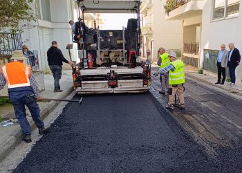 Δήμος Πύργου: Επιτέλους μπαίνει νέα άσφαλτος σε επικίνδυνους δρόμους της πόλης