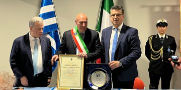 Ιστορικές Στιγμές για τον Δήμο Ανδραβίδας-Κυλλήνης: Ολοκληρώθηκε η Αδελφοποίηση με τον Δήμο Κρότωνα