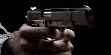 Πάτρα: Έδωσαν ραντεβού για να λύσουν τις διαφορές τους και οι πυροβολισμοί έπαφταν βροχή