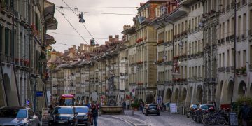 Σε ποια χώρα ο μισθός είναι 6.500 ευρώ τον μήνα – Ψάχνουν επειγόντως εργαζόμενους