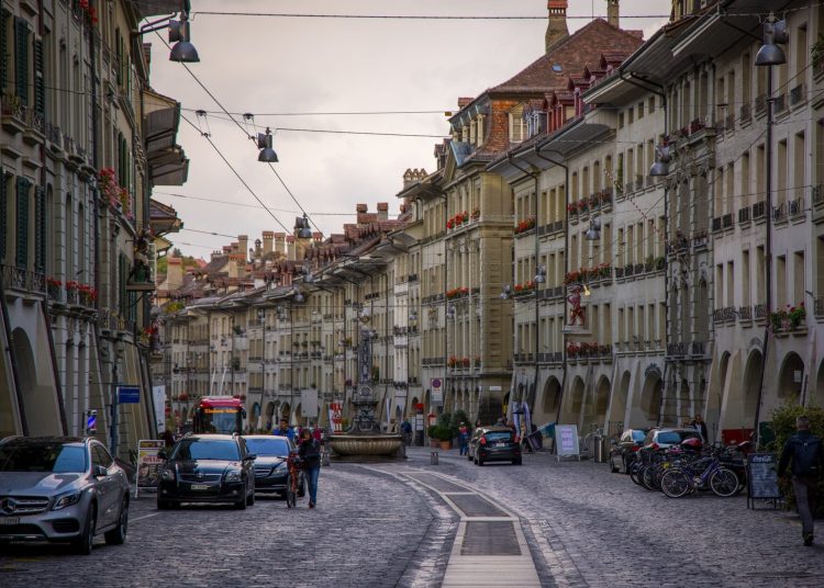 Σε ποια χώρα ο μισθός είναι 6.500 ευρώ τον μήνα – Ψάχνουν επειγόντως εργαζόμενους