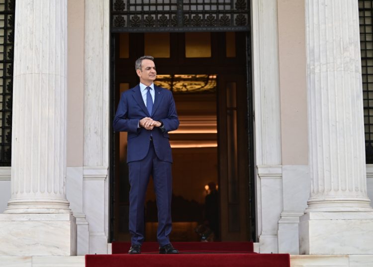 Νέα μέτρα: 72 δόσεις για οφειλές – έκτακτο επίδομα 150 ευρώ μόνο για οικογένειες με παιδιά – όχι νέο Fuel Pass