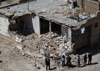 HΠΑ και Ισραήλ βομβάρδισαν πετροχημικά εργοστάσια στο Ιράν – Πλήγματα κοντά και σε πυρηνικό σταθμό