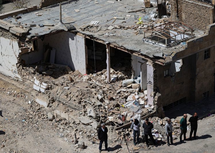 HΠΑ και Ισραήλ βομβάρδισαν πετροχημικά εργοστάσια στο Ιράν – Πλήγματα κοντά και σε πυρηνικό σταθμό