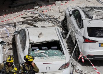 Το Ισραήλ απειλεί με πλήγματα σε τρένα και σταθμούς στο Ιράν – Αναφορές ότι ο Μοτζτάμπα Χαμενεΐ είναι σε κώμα