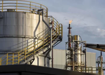 Πτώση στην τιμή του πετρελαίου μετά το άνοιγμα του Στενού του Ορμούζ