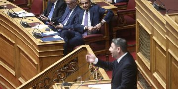 Διαξιφισμοί στη Βουλή με φόντο εκλογές, ΟΠΕΚΕΠΕ και υποκλοπές