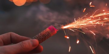 Ηλεία: Τραυματίες δύο παιδιά μετά από χρήση κροτίδων την Ανάσταση