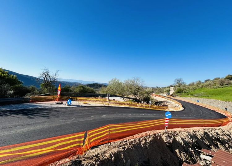 Παράκαμψη Δίβρης: Μπήκε άσφαλτος στο δρόμο-Πιο ασφαλής η διέλευση