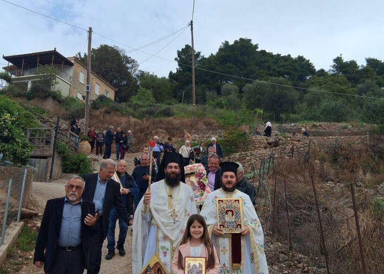 Λιτάνευση της Ιεράς Εικόνας της Παναγίας στα Άσπρα Σπίτια Ηλείας.