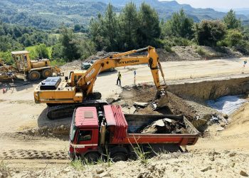 Οδικό δίκτυο Πύργου-Οινόης: Συνεχίζονται οι εργασίες αποκατάστασης μετά τις κατολισθήσεις