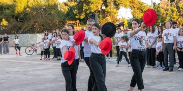 Παγκόσμια Ημέρα Χορού: Κόσμος χόρεψε στη πλατεία Πύργου