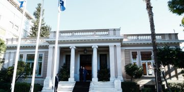 Πολιτικός σεισμός: Πότε οι εκλογές, πότε (και τι) ανασχηματισμός – Μπρος γκρεμός και πίσω ρέμα για το Μαξίμου