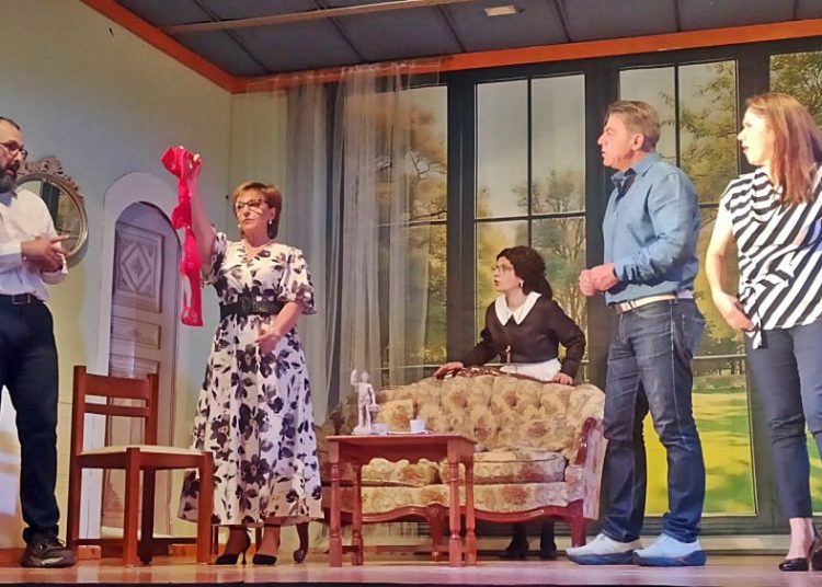 ΛΑΝΘΙ RUN: Στηρίζει τον Πολιτισμό με την παρουσία του στη θεατρική παράσταση «Υπόθεση στην οδό Λουρσίν»