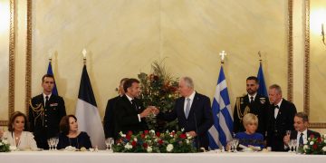 «Ελλάς – Γαλλία – Συμμαχία» από τον Μακρόν – Το λαμπερό δείπνο στο Προεδρικό Μέγαρο