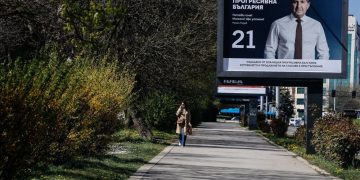 Exit Poll στη Βουλγαρία: Προηγείται ο φιλορώσος Ρούμεν Ράντεφ με 37,5%